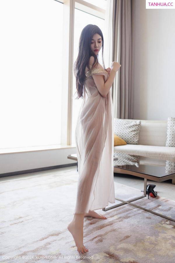   [XiuRen]高清写真图 2024.11.11 No.9426 初梦瑶 美腿性感第2张图片